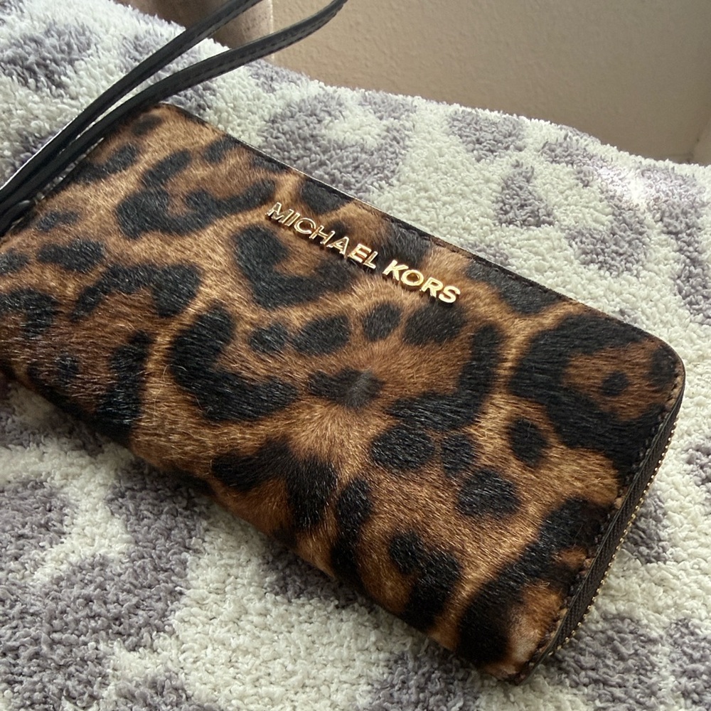 Michael Kors Leopard Print Zip Wallet - Brown & Black